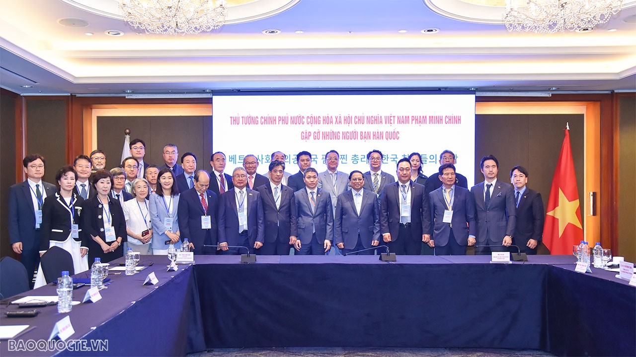 ban be han quoc dong hanh ung ho dat nuoc viet nam ngay cang phat trien phon vinh