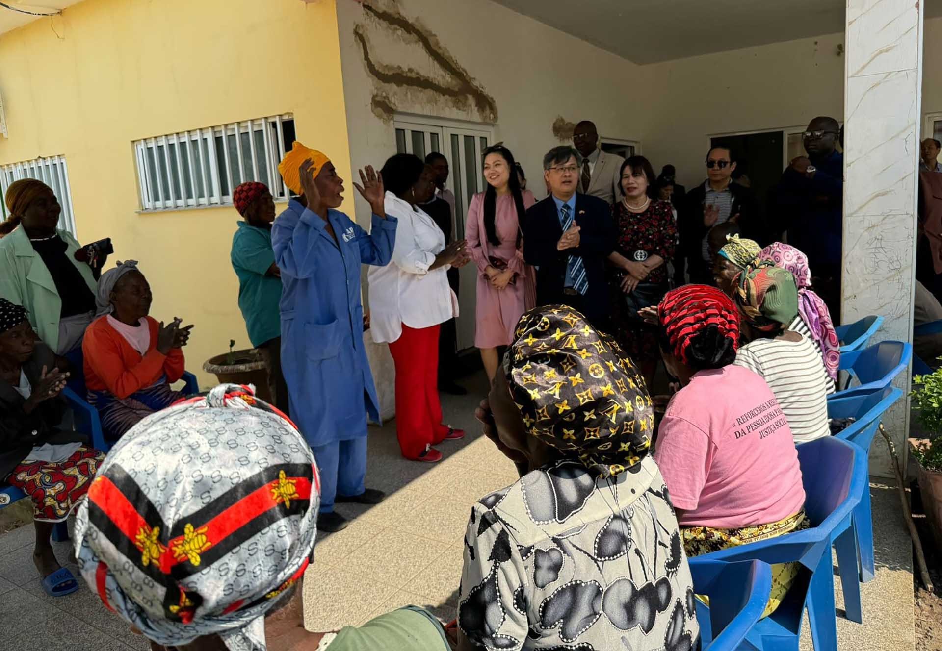 Đoàn công tác Đại sứ quán Việt Nam thăm và làm việc tại tỉnh Lunda-Sul, Angola