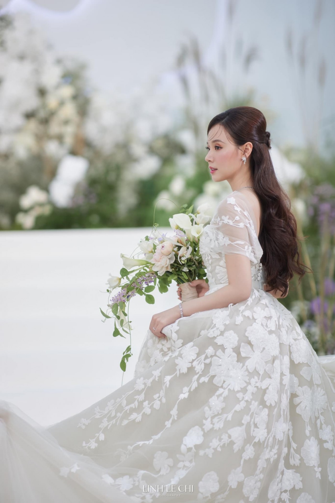 Ngắm cô dâu Midu trong loạt ảnh cưới