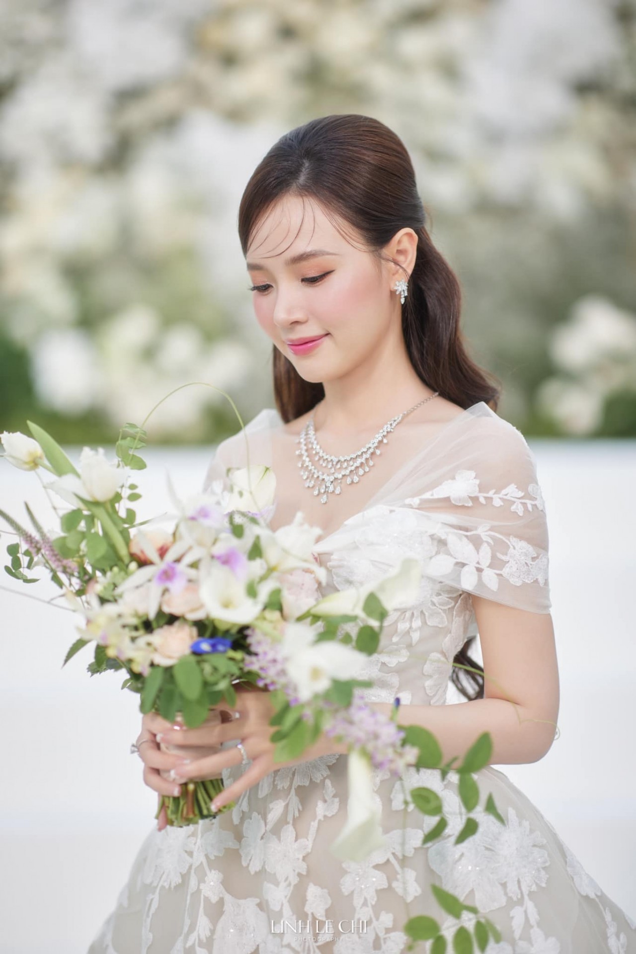 Ngắm cô dâu Midu trong loạt ảnh cưới