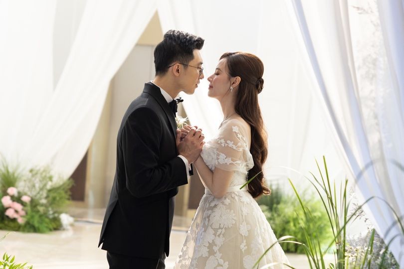 Ngắm cô dâu Midu trong loạt ảnh cưới