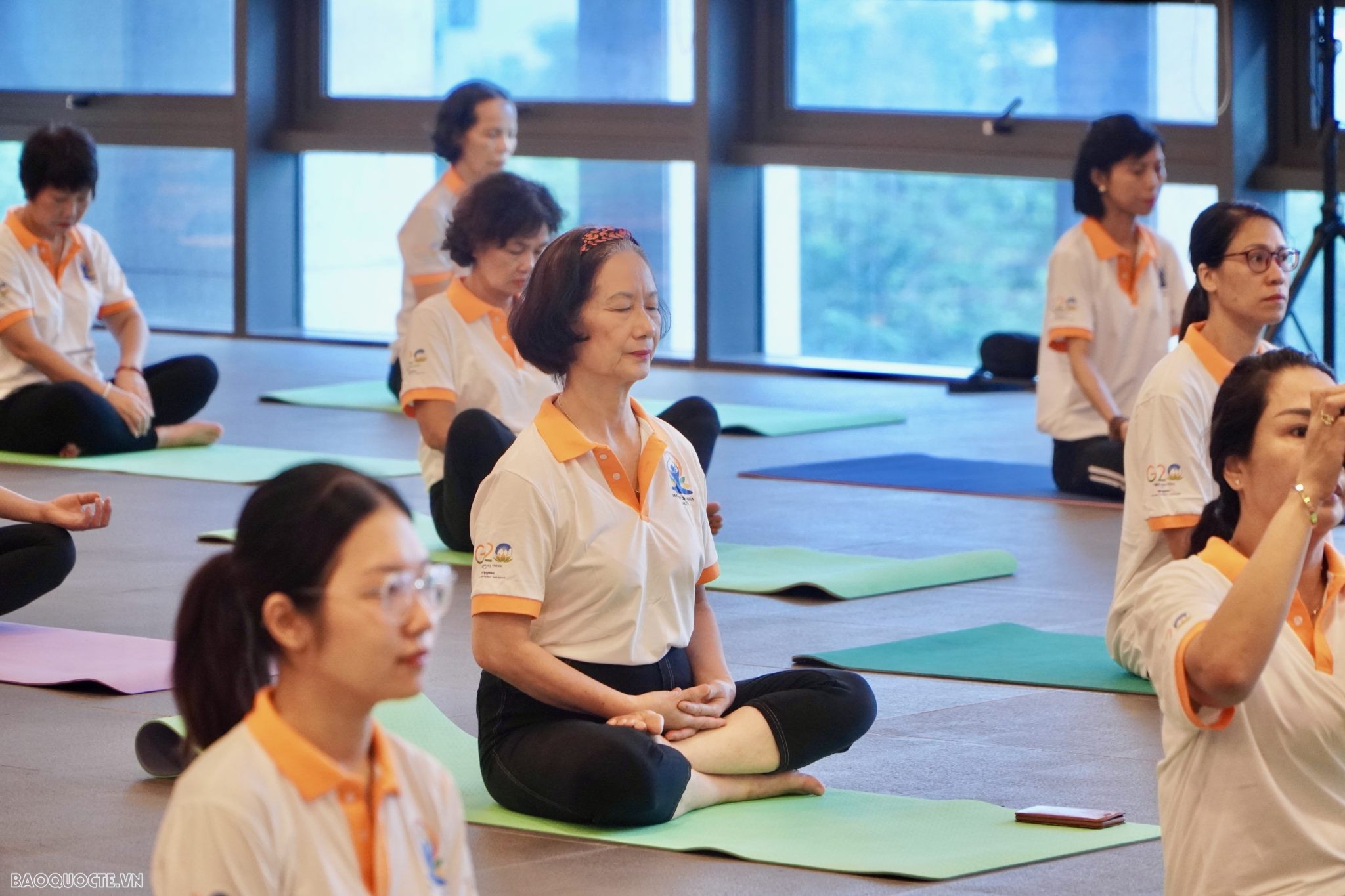 Thư thái với buổi đồng diễn Yoga tại Bộ Ngoại giao