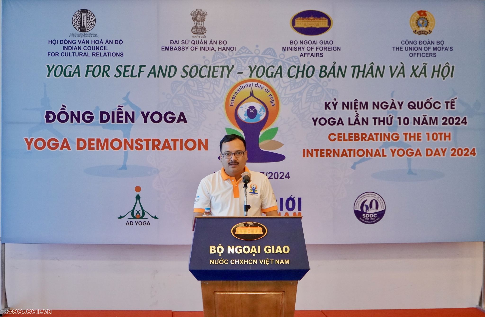 Thư thái với buổi đồng diễn Yoga tại Bộ Ngoại giao