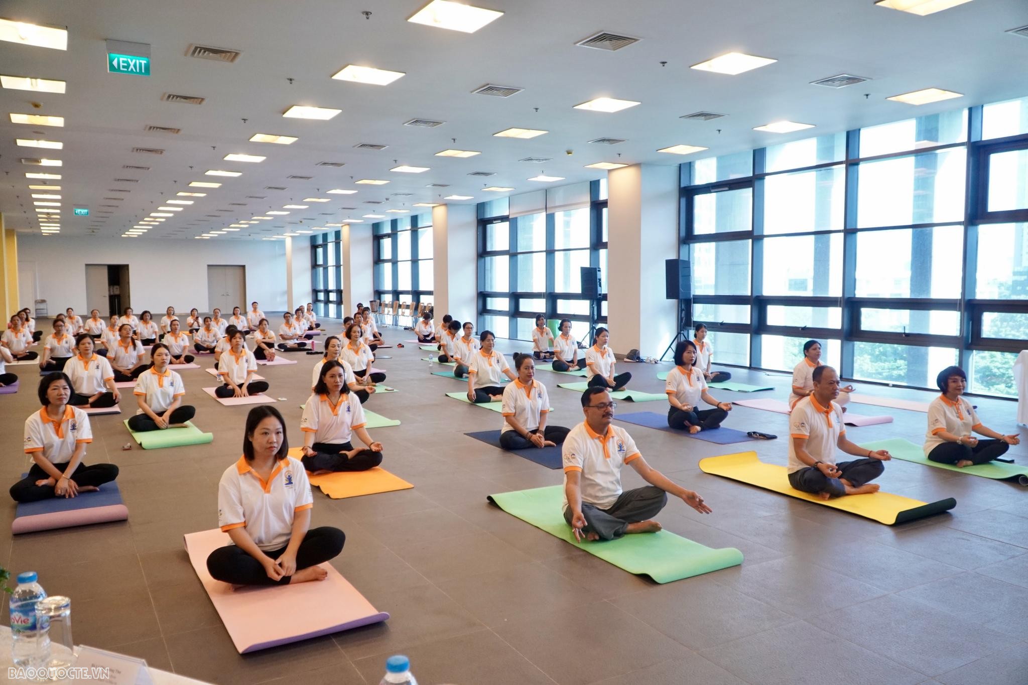 Thư thái với buổi đồng diễn Yoga tại Bộ Ngoại giao