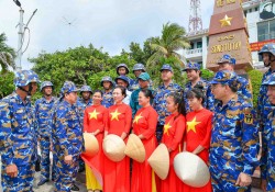 Tư lệnh Hải quân giao quân và dân Trường Sa làm tốt nhiệm vụ bảo vệ 'phên giậu', chủ quyền của Tổ quốc