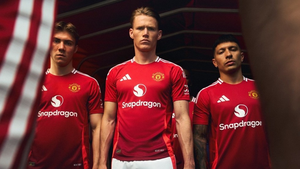 MU chính thức ra mắt trang phục thi đấu mới trên sân nhà