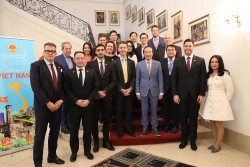 Tọa đàm về thúc đẩy quan hệ thương mại Việt Nam-EU và vai trò của EuroCham tại Brussels, Bỉ