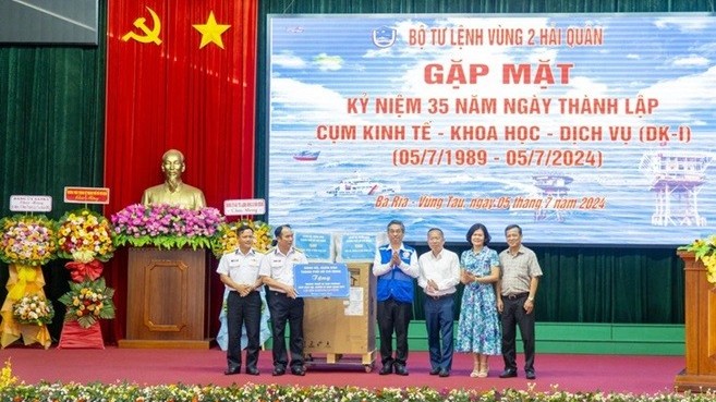 bo tu lenh vung 2 hai quan ky niem 35 nam thanh lap nha gian dk1