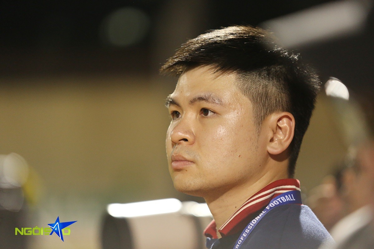 Hình ảnh CLB Hà Nội buồn bã nhận huy chương bạc Cup quốc gia Việt Nam 2023/24 Hình ảnh CLB Hà Nội buồn bã nhận huy chương bạc Cup quốc gia Việt Nam 2023/24