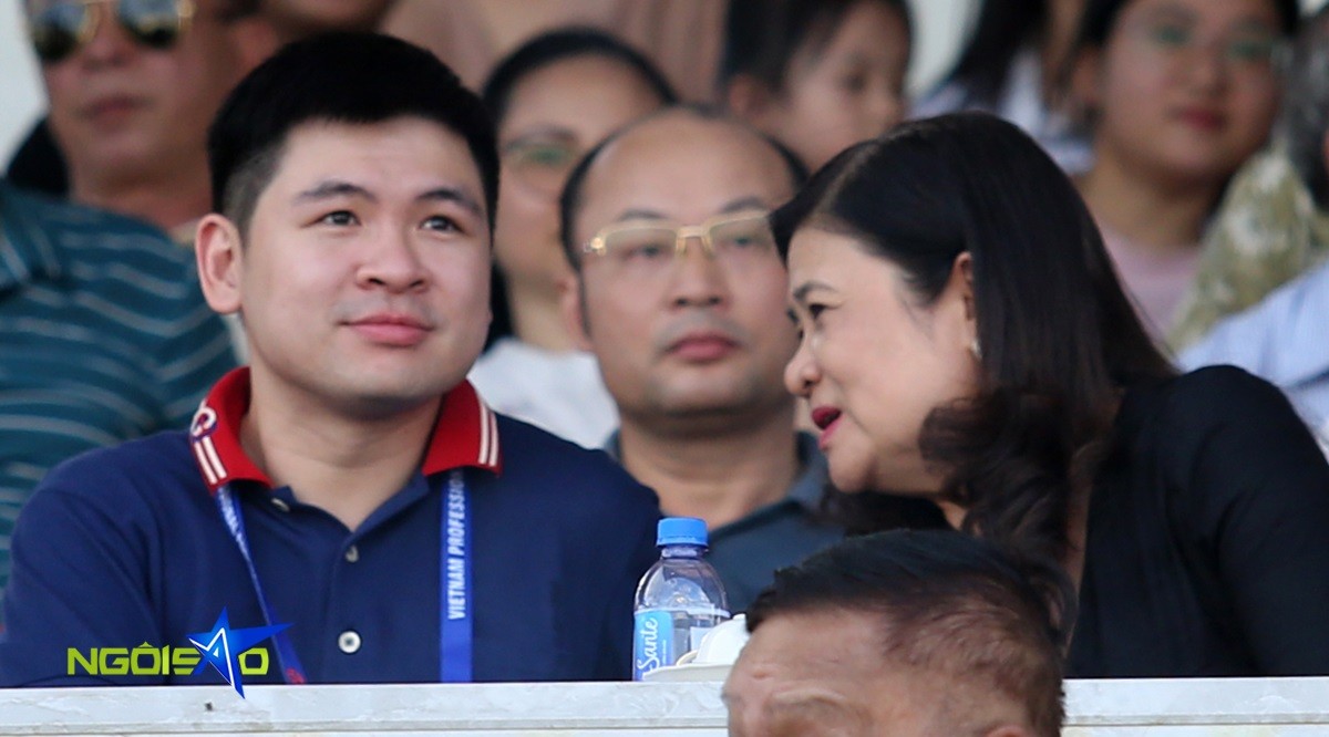 Hình ảnh CLB Hà Nội buồn bã nhận huy chương bạc Cup quốc gia Việt Nam 2023/24 Hình ảnh CLB Hà Nội buồn bã nhận huy chương bạc Cup quốc gia Việt Nam 2023/24