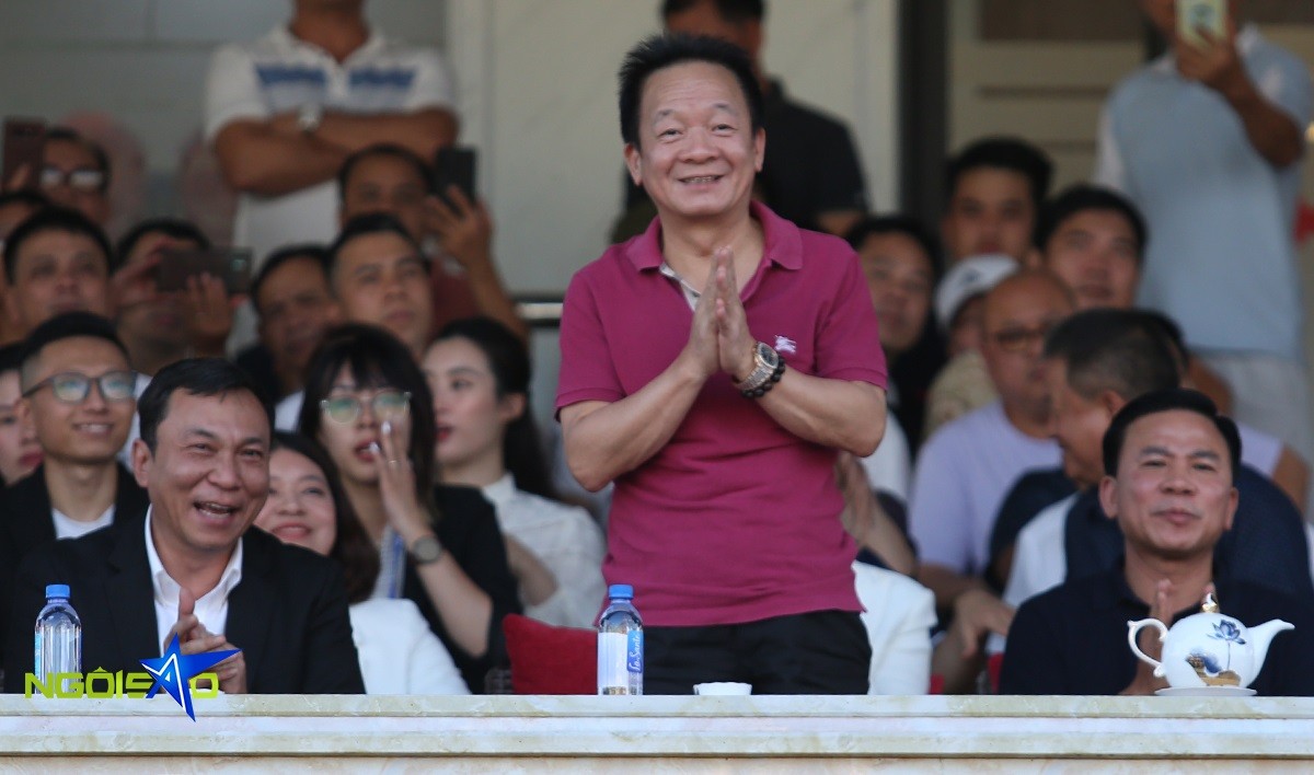 Hình ảnh CLB Hà Nội buồn bã nhận huy chương bạc Cup quốc gia Việt Nam 2023/24 Hình ảnh CLB Hà Nội buồn bã nhận huy chương bạc Cup quốc gia Việt Nam 2023/24