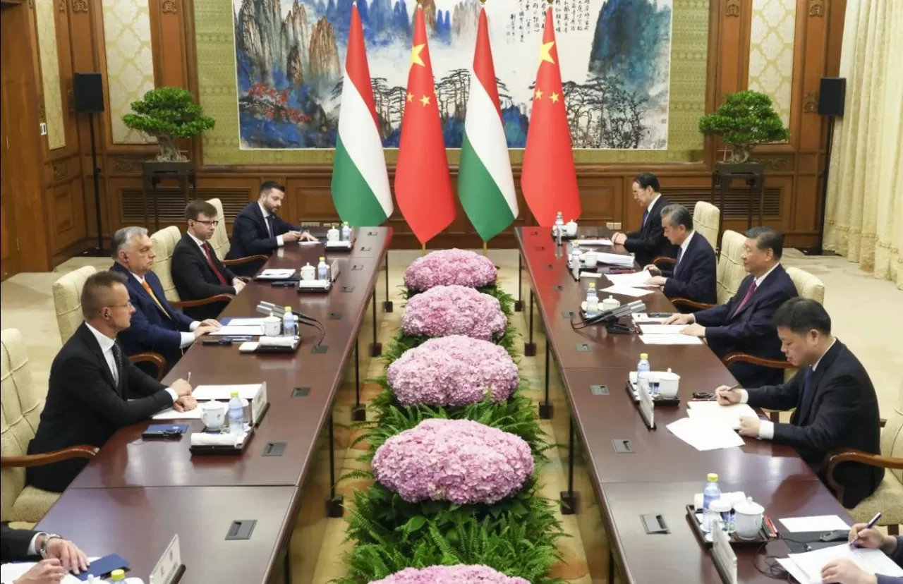 Hungary, Trung Quốc nâng cấp quan hệ; Budapest khuyên châu Âu 'hãy thắt dây an toàn' vì những bất ngờ đang tới Hungary, Trung Quốc nâng cấp quan hệ; Budapest khuyên châu Âu 'hãy thắt dây an toàn' vì những bất ngờ đang tới