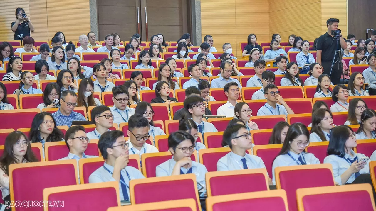 Một số góc nhìn về quá trình đàm phán và ký kết Hiệp định Geneve về đình chỉ chiến sự ở Việt Nam Một số góc nhìn về quá trình đàm phán và ký kết Hiệp định Geneva về đình chỉ chiến sự ở Việt Nam