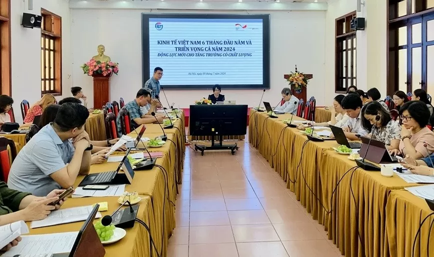 Viện Nghiên cứu quản lý kinh tế Trung ương (CIEM) phối hợp với Tổ chức Hợp tác quốc tế Đức GIZ tổ chức Hội thảo “Kinh tế Việt Nam 6 tháng đầu năm và triển vọng cả năm 2024: Động lực mới cho tăng trưởng có chất lượng”. (Nguồn: QĐND) Viện Nghiên cứu quản lý kinh tế Trung ương (CIEM) phối hợp với Tổ chức Hợp tác quốc tế Đức GIZ tổ chức Hội thảo “Kinh tế Việt Nam 6 tháng đầu năm và triển vọng cả năm 2024: Động lực mới cho tăng trưởng có chất lượng”. (Nguồn: QĐND)