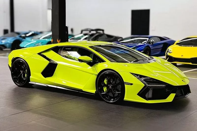 Cận cảnh siêu xe hybrid Lamborghini Revuelto đầu tiên tại Đông Nam Á Cận cảnh siêu xe hybrid Lamborghini Revuelto đầu tiên tại Đông Nam Á
