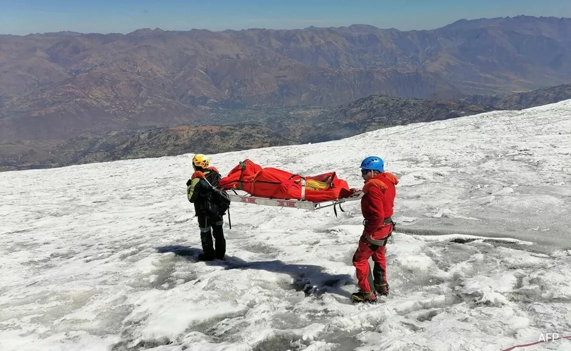 Peru: Băng tan, tìm thấy thi thể nhà leo núi mất tích cách nay 22 năm Peru: Băng tan, tìm thấy thi thể nhà leo núi mất tích cách nay 22 năm