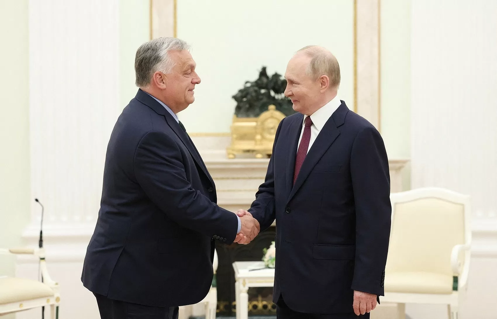 Thủ tướng Hungary Viktor Orban (trái) gặp Tổng thống Nga Vladimir Putin tại Điện Kremlin ngày 5/7. Ảnh: AFP Thủ tướng Hungary Viktor Orban (trái) gặp Tổng thống Nga Vladimir Putin tại Điện Kremlin ngày 5/7. Ảnh: AFP