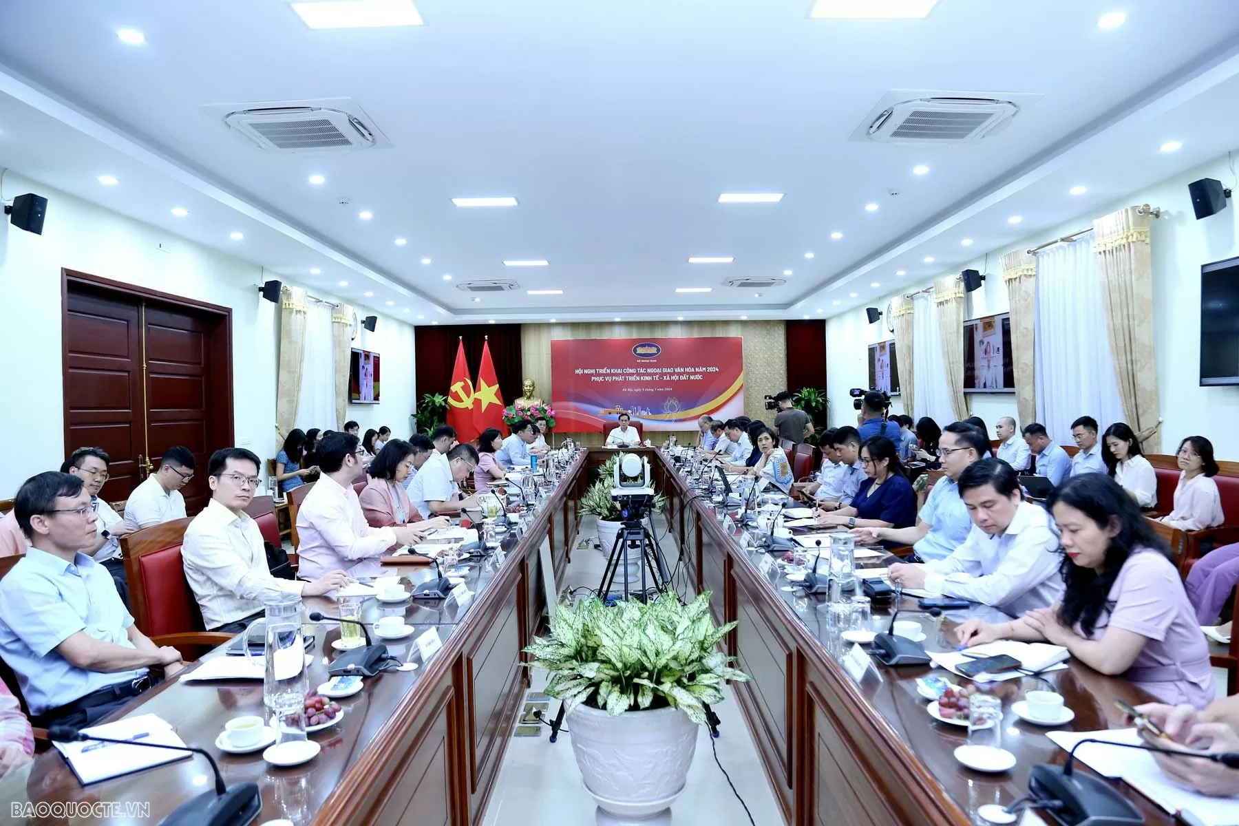 Ngoại giao văn hóa - nền tảng tinh thần tạo nên bản sắc của ngoại giao Việt Nam, phục vụ phát triển bền vững đất nước Ngoại giao văn hóa - nền tảng tinh thần tạo nên bản sắc của ngoại giao Việt Nam, phục vụ phát triển bền vững đất nước