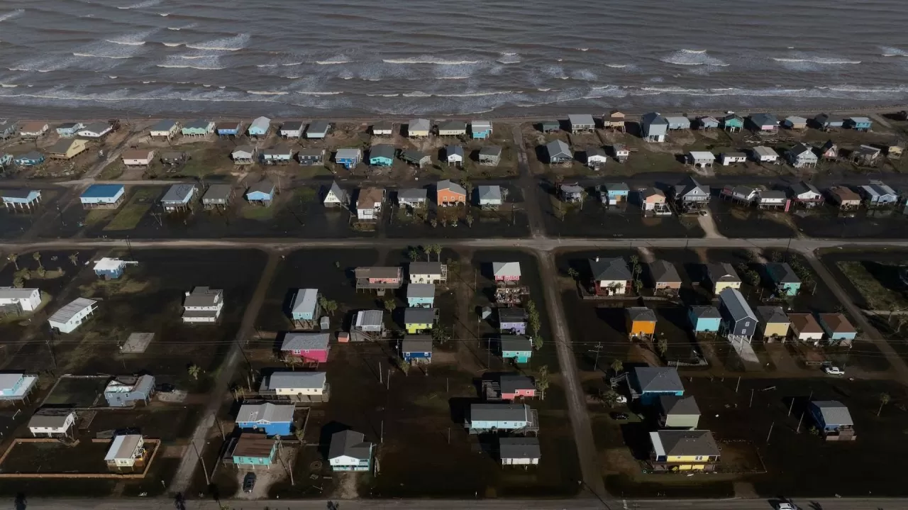 Mỹ: Bang Texas tan hoang sau siêu bão Beryl Mỹ: Bang Texas tan hoang sau siêu bão Beryl