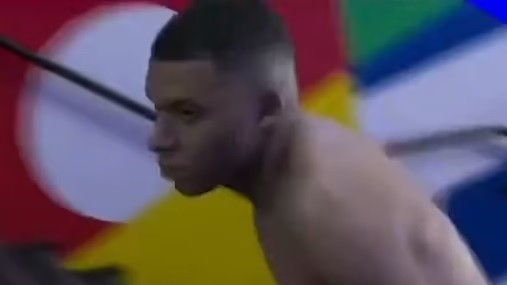 Bán kết EURO 2024: Hành động đổi áo đấu gây tranh cãi, Mbappe khiến NHM Pháp tức giận