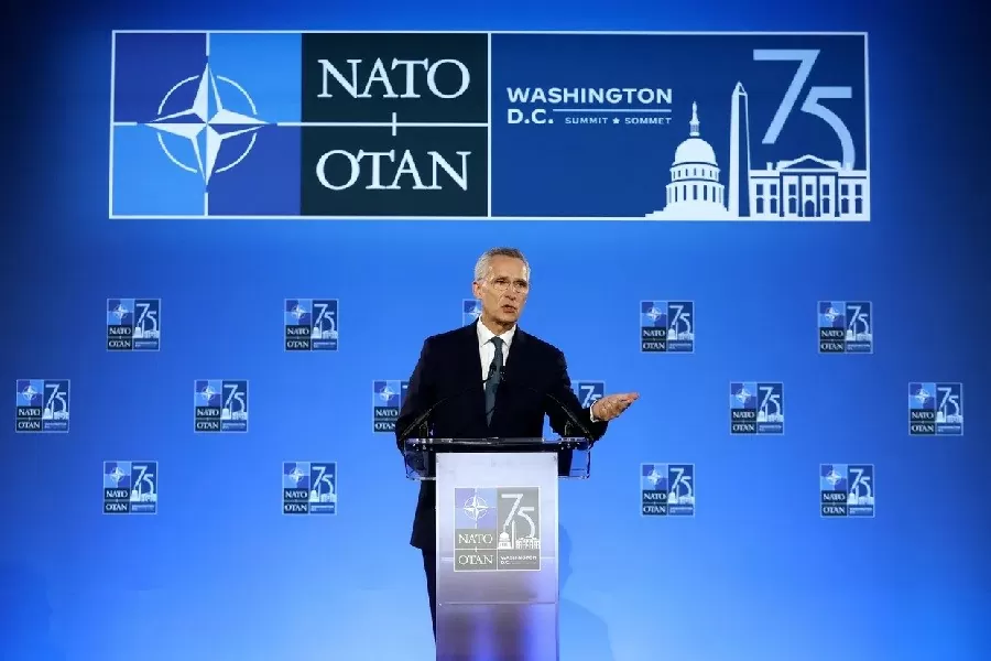 NATO nói 'còn quá sớm' để đề cập thời điểm kết nạp Ukraine nhưng tuyên bố đây là con đường 'không thể đảo ngược' NATO nói 'còn quá sớm' để đề cập thời điểm kết nạp Ukraine nhưng tuyên bố đây là con đường 'không thể đảo ngược'