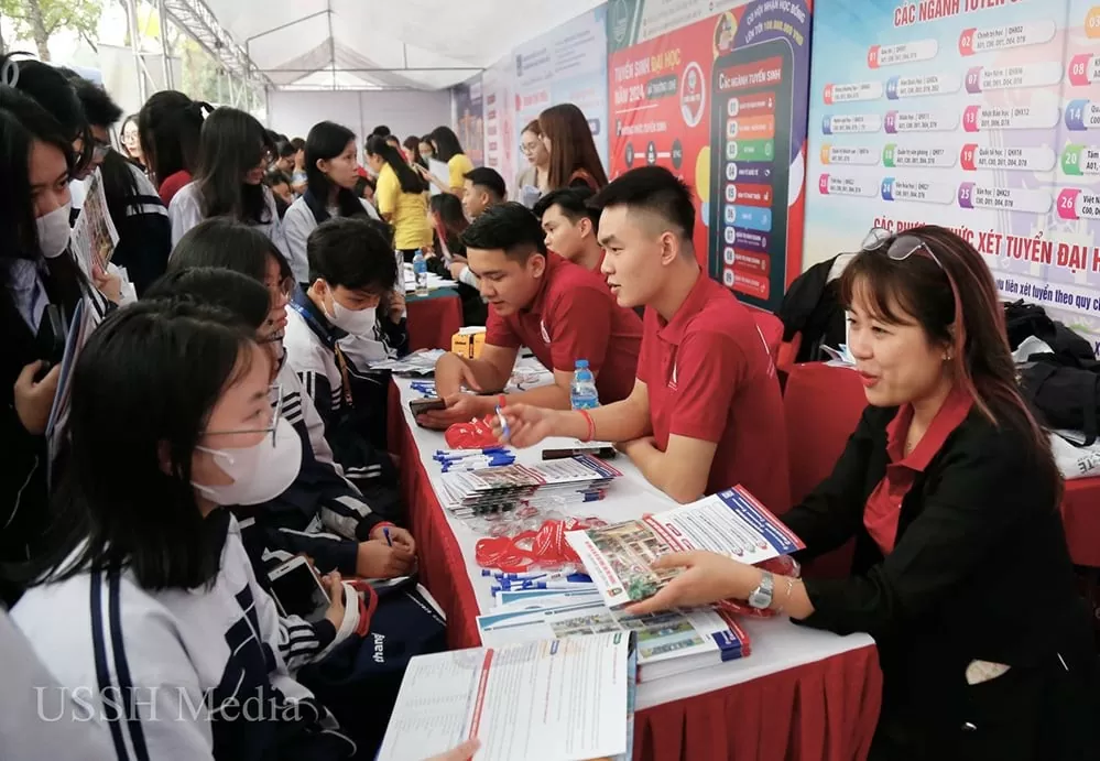 Cập nhật điểm chuẩn xét tuyển sớm năm 2024 của Trường ĐH Khoa học - Xã hội và Nhân văn Hà Nội Cập nhật điểm chuẩn xét tuyển sớm năm 2024 của Trường ĐH Khoa học - Xã hội và Nhân văn Hà Nội
