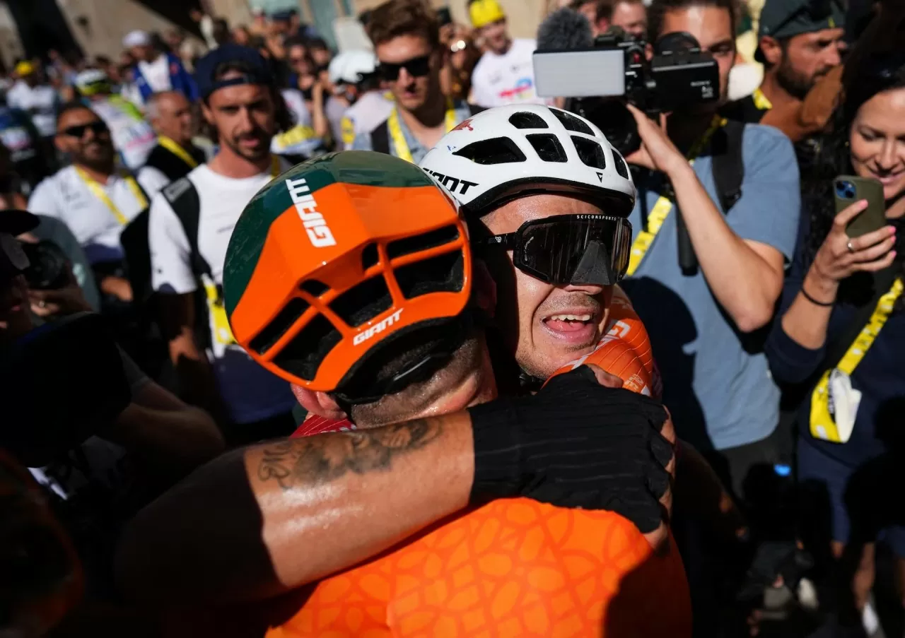 Những khung hình ấn tượng của giải đua xe đạp Tour de France Những khung hình ấn tượng của giải đua xe đạp Tour de France