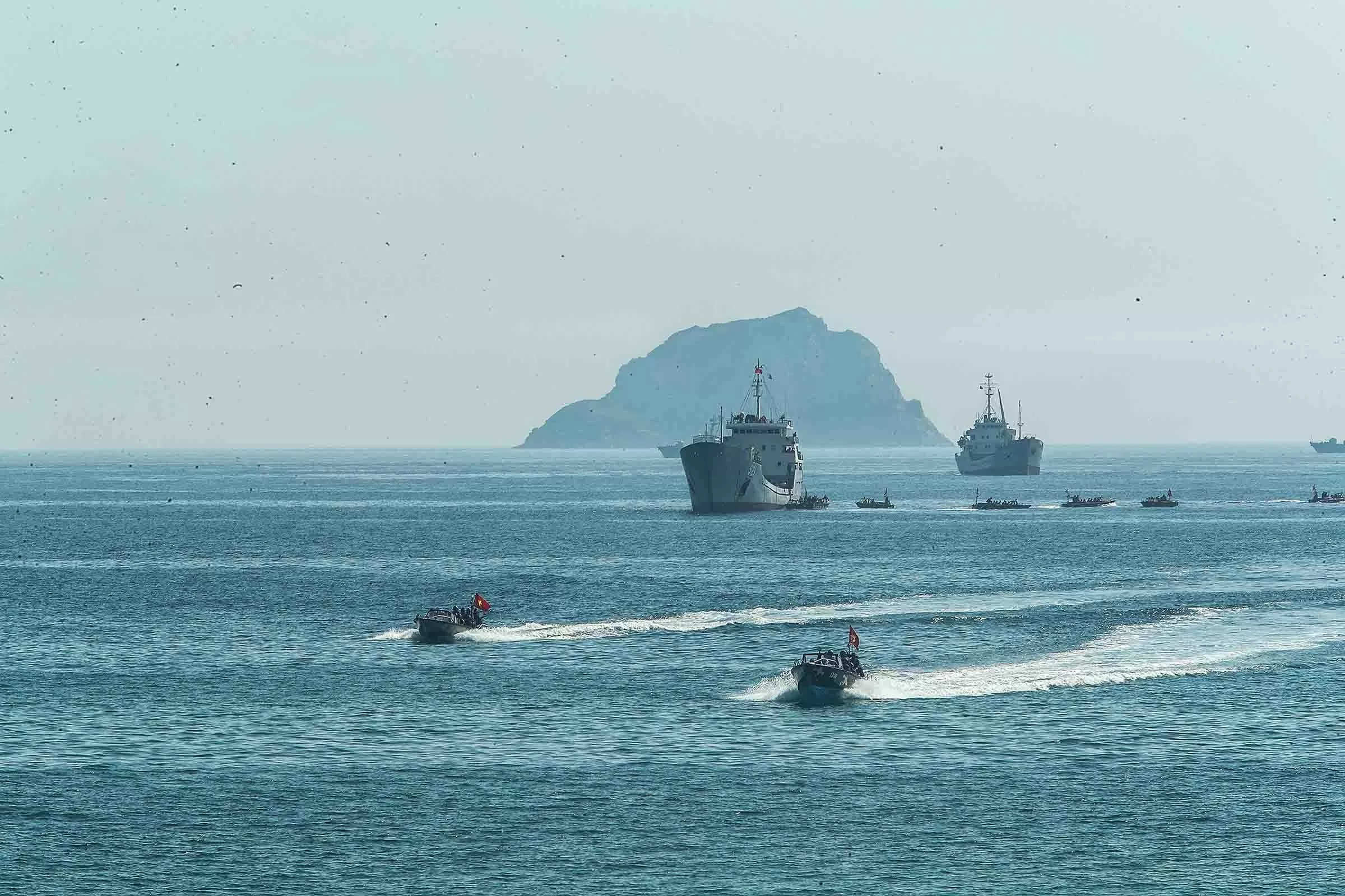 Quân chủng Hải quân tiếp tục chủ động nắm, dự báo, đánh giá sát, đúng tình hình trên các vùng biển Quân chủng Hải quân tiếp tục chủ động nắm, dự báo, đánh giá sát, đúng tình hình trên các vùng biển