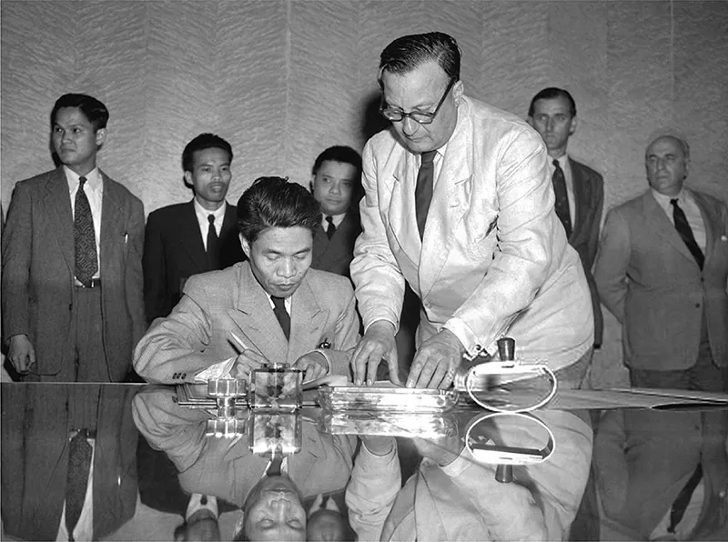 Triển làm hiện định Geneva về đình chỉ chiến sự ở Việt Nam và mốc son lịch sử của nền ngoại giao cách mạng Việt Nam Triển làm hiện định Geneva về đình chỉ chiến sự ở Việt Nam và mốc son lịch sử của nền ngoại giao cách mạng Việt Nam