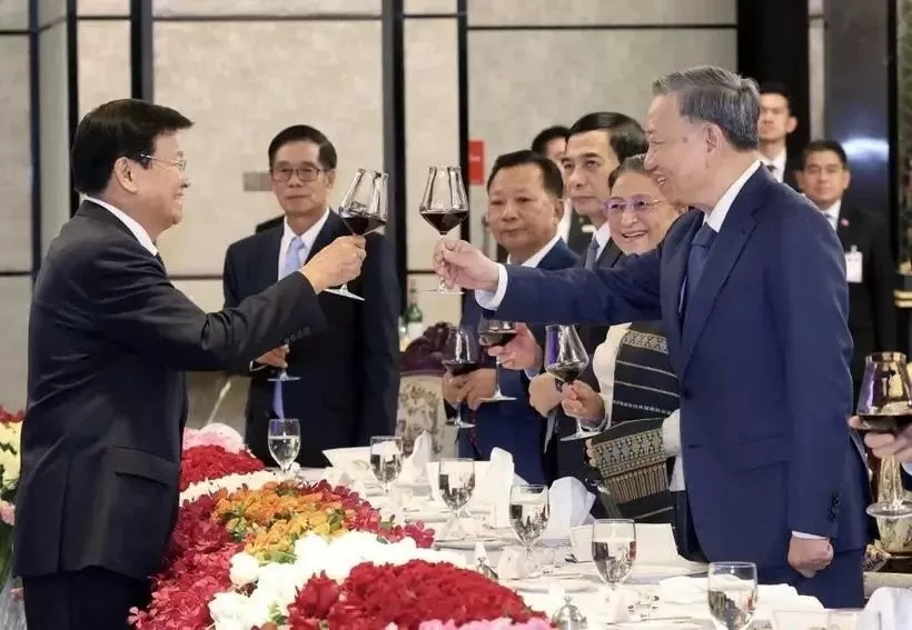 Tổng Bí thư, Chủ tịch nước Lào thăm Việt Nam: Trong đặc biệt vẫn có thêm những điều đặc biệt Tổng Bí thư, Chủ tịch nước Lào thăm Việt Nam: Trong đặc biệt vẫn có thêm những điều đặc biệt