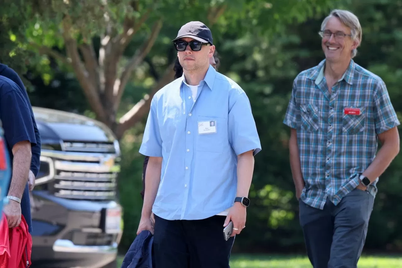 Phong cách thời trang của các ‘ông lớn’ tại 'trại hè dành cho các tỷ phú' của Sun Valley Phong cách thời trang của các ‘ông lớn’ tại 'trại hè dành cho các tỷ phú' của Sun Valley