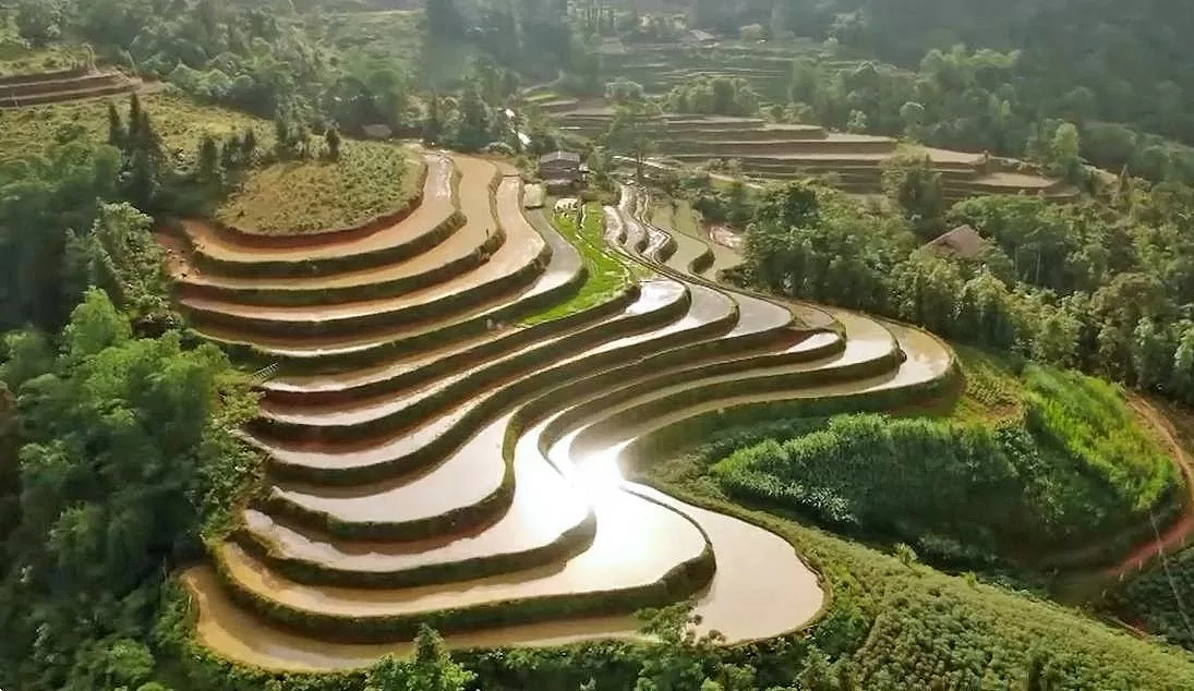 Hà Giang: Ruộng bậc thang Hoàng Su Phì hóa thành mặt gương khổng lồ lấp lánh mùa nước đổ Hà Giang: Ruộng bậc thang Hoàng Su Phì hóa thành mặt gương khổng lồ lấp lánh mùa nước đổ