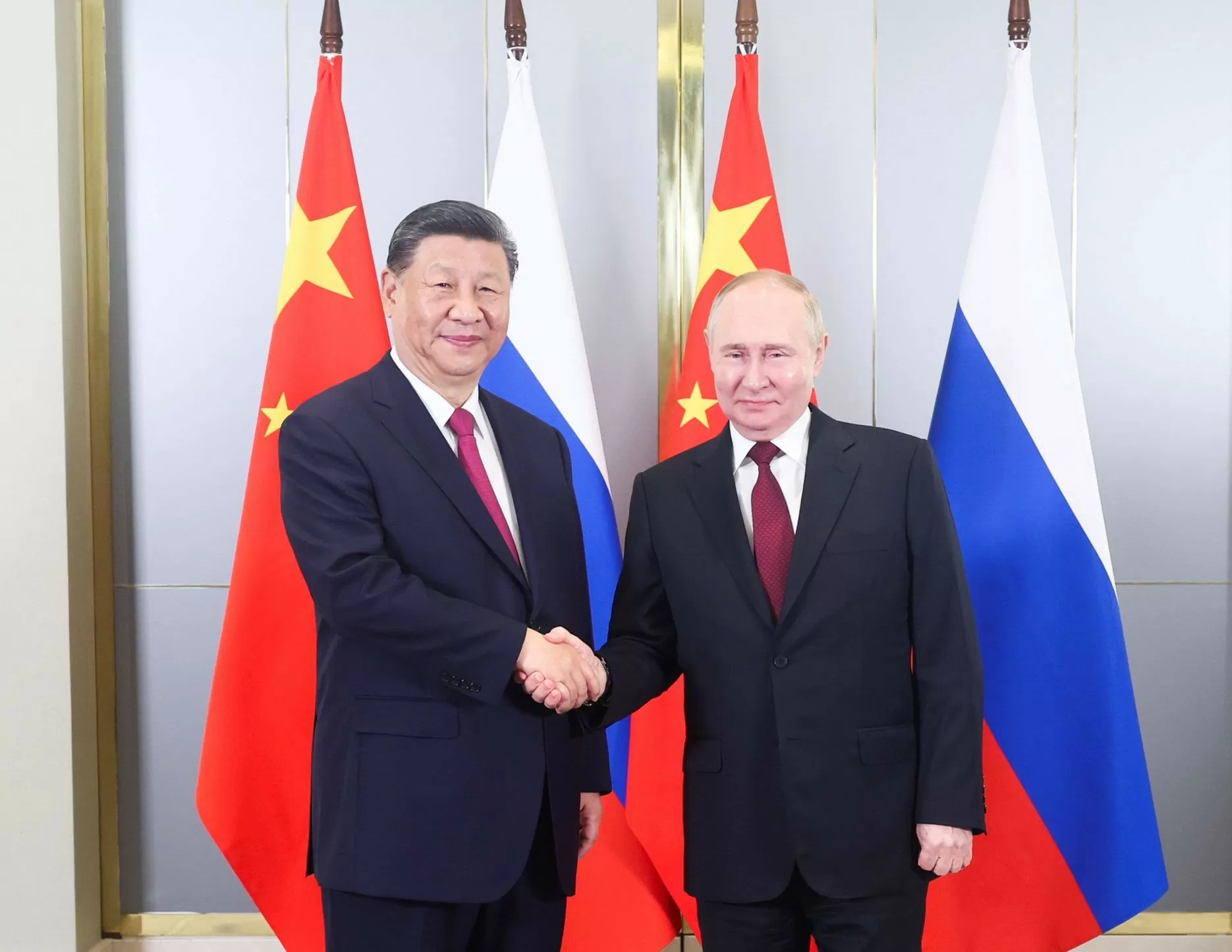 Chủ tịch Trung Quốc Tập Cận Bình (trái) bắt tay Tổng thống Nga Vladimir Putin bên lề Cuộc họp lần thứ 24 của Hội đồng Nguyên thủ quốc gia Tổ chức Hợp tác Thượng Hải tại Astana, Kazakhstan, ngày 3 tháng 7 năm 2024. (PHOTO / XINHUA) Chủ tịch Trung Quốc Tập Cận Bình (trái) bắt tay Tổng thống Nga Vladimir Putin bên lề Cuộc họp lần thứ 24 của Hội đồng Nguyên thủ quốc gia Tổ chức Hợp tác Thượng Hải tại Astana, Kazakhstan, ngày 3 tháng 7 năm 2024. (PHOTO / XINHUA)