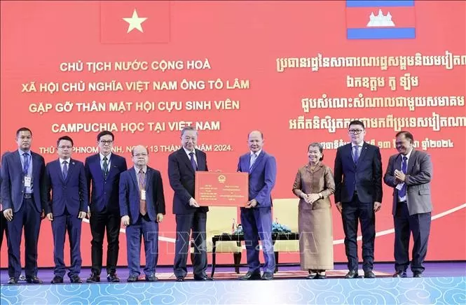 Chủ tịch nước Tô Lâm gặp mặt cựu lưu học sinh Campuchia từng học tập tại Việt Nam Chủ tịch nước Tô Lâm gặp mặt cựu lưu học sinh Campuchia từng học tập tại Việt Nam