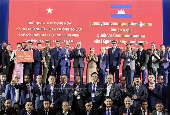 Chủ tịch nước Tô Lâm gặp mặt cựu lưu học sinh Campuchia từng học tập tại Việt Nam Chủ tịch nước Tô Lâm gặp mặt cựu lưu học sinh Campuchia từng học tập tại Việt Nam
