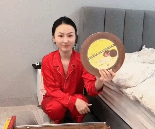 Cô gái Trung Quốc tiết lộ lý do thích mua thớt gỗ Việt Nam về làm quà Cô gái Trung Quốc tiết lộ lý do thích mua thớt gỗ Việt Nam về làm quà