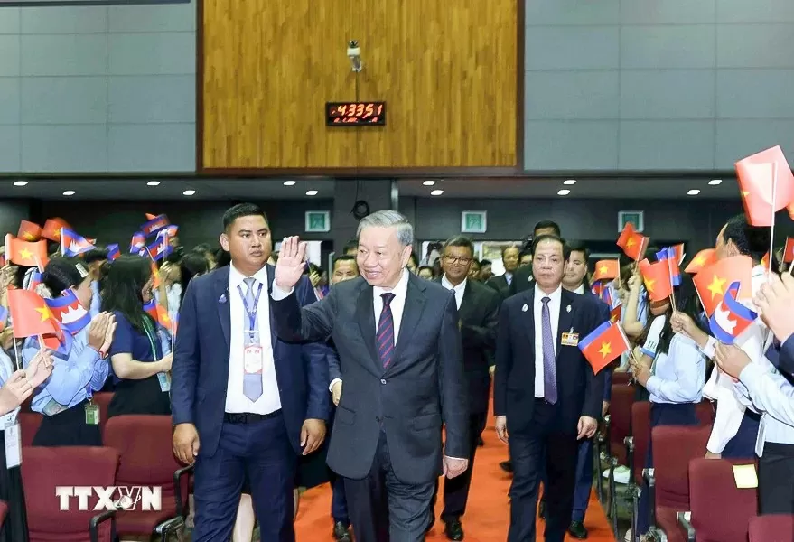 Chủ tịch nước Tô Lâm thăm Đại học Hoàng gia Phnom Penh Chủ tịch nước Tô Lâm thăm Đại học Hoàng gia Phnom Penh