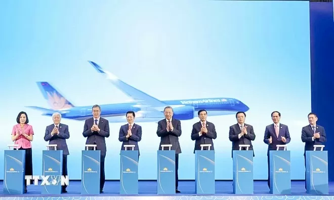 Chủ tịch nước Tô Lâm thăm và làm việc tại công ty viễn thông Metfone Chủ tịch nước Tô Lâm: Công ty viễn thông Metfone là điển hình cho hợp tác kinh tế Việt Nam-Campuchia