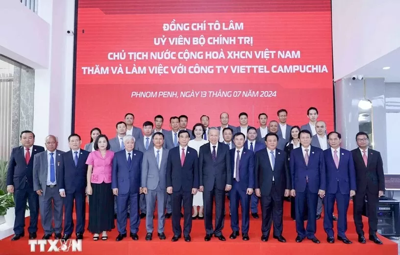 Chủ tịch nước Tô Lâm thăm và làm việc tại công ty viễn thông Metfone Chủ tịch nước Tô Lâm: Công ty viễn thông Metfone là điển hình cho hợp tác kinh tế Việt Nam-Campuchia