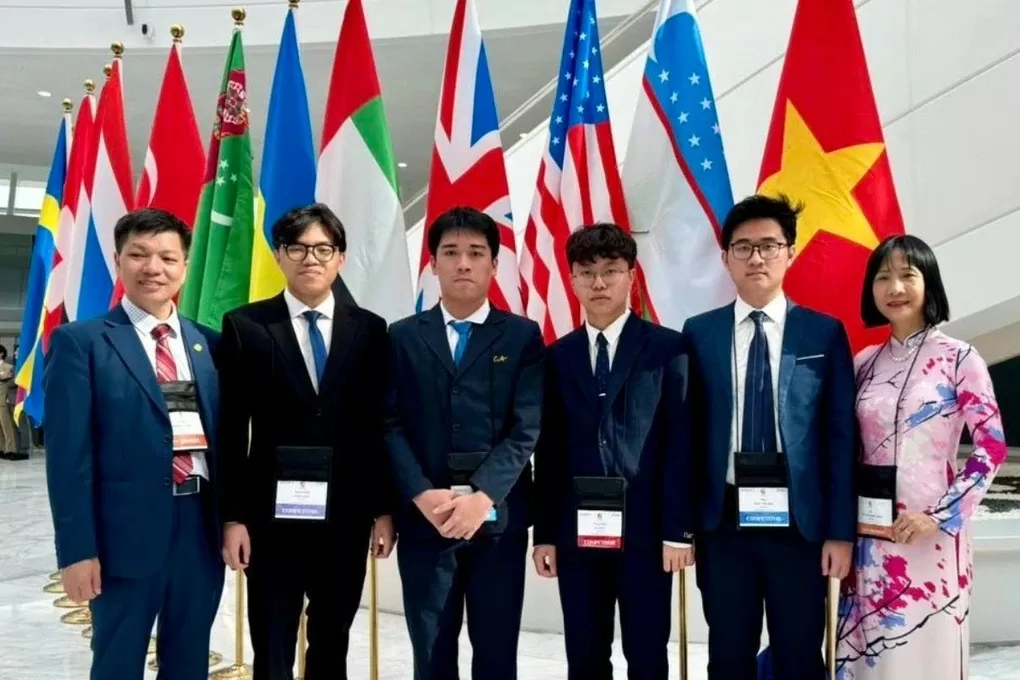 Cả 4 học sinh Việt Nam tham dự Olympic Sinh học quốc tế 2024 đều giành HCV và HCB. Đội tuyển Việt Nam dự thi Olympic Sinh học quốc tế 2024. (Nguồn: Bộ GD&ĐT) Cả 4 học sinh Việt Nam tham dự Olympic Sinh học quốc tế 2024 đều giành HCV và HCB. Đội tuyển Việt Nam dự thi Olympic Sinh học quốc tế 2024. (Nguồn: Bộ GD&ĐT)
