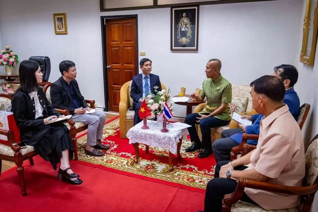 Đại sứ Phạm Việt Hùng thăm, làm việc với các tỉnh Trat, Chanthaburi và Chonburi của Thái Lan Đại sứ Phạm Việt Hùng thăm, làm việc với các tỉnh Trat, Chanthaburi và Chonburi của Thái Lan