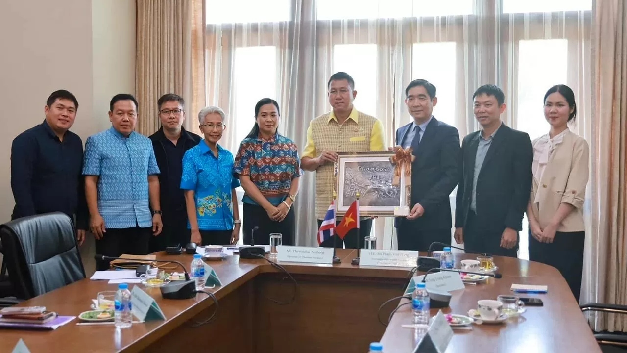 Đại sứ Phạm Việt Hùng thăm, làm việc với các tỉnh Trat, Chanthaburi và Chonburi của Thái Lan Đại sứ Phạm Việt Hùng thăm, làm việc với các tỉnh Trat, Chanthaburi và Chonburi của Thái Lan