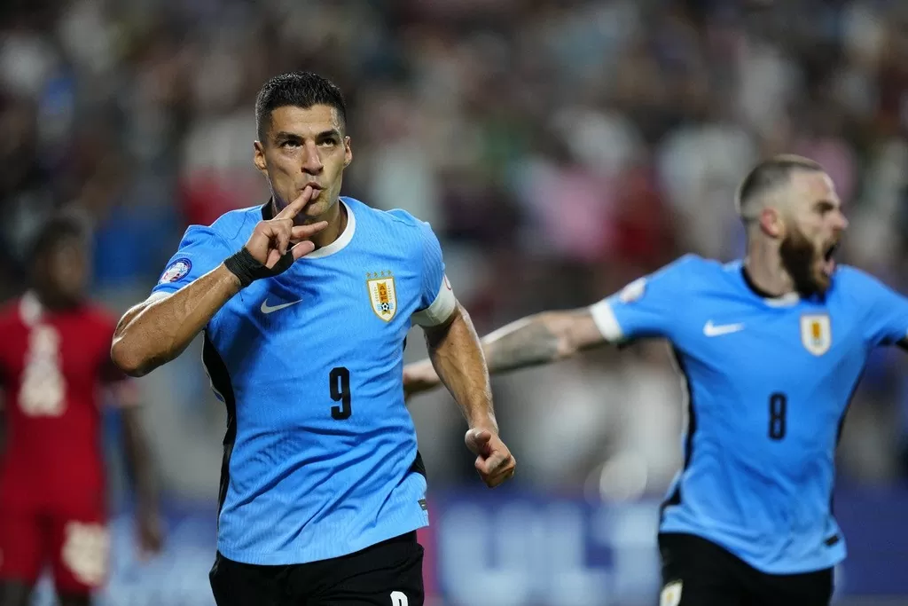 Luis Suarez tỏa sáng cho Uruguay (Ảnh: AP). Luis Suarez tỏa sáng cho Uruguay (Ảnh: AP).