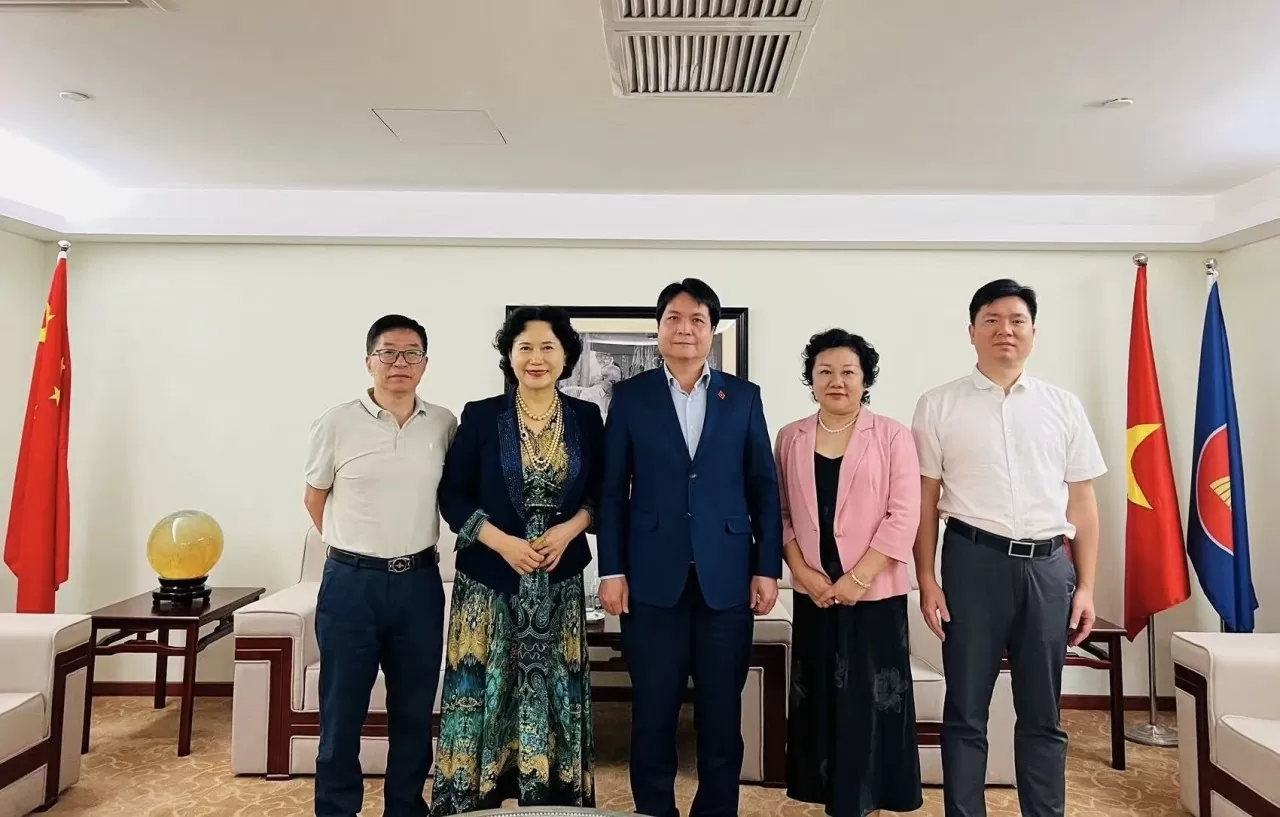 Tăng cường Ngoại giao kênh 2 để thúc đẩy giao lưu học thuật và cụ thể hoá các sáng kiến hợp tác kinh tế giữa Việt Nam và tỉnh Quảng Đông, Trung Quốc Tăng cường Ngoại giao kênh 2 để thúc đẩy giao lưu học thuật và cụ thể hoá các sáng kiến hợp tác kinh tế giữa Việt Nam và tỉnh Quảng Đông, Trung Quốc