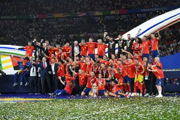 Tây Ban Nha đã trở thành đội vô địch EURO nhiều nhất với 4 lần lên ngôi. Tây Ban Nha đã trở thành đội vô địch EURO nhiều nhất với 4 lần lên ngôi.