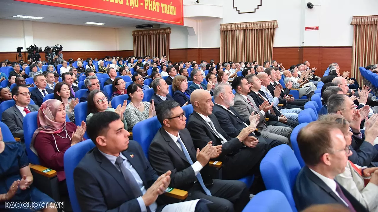 Triển lãm ‘Hiệp định Geneve về đình chỉ chiến sự ở Việt Nam-Mốc son lịch sử của nền Ngoại giao cách mạng Việt Nam’ Toàn cảnh khai mạc Triển lãm Hiệp định Geneva về đình chỉ chiến sự ở Việt Nam