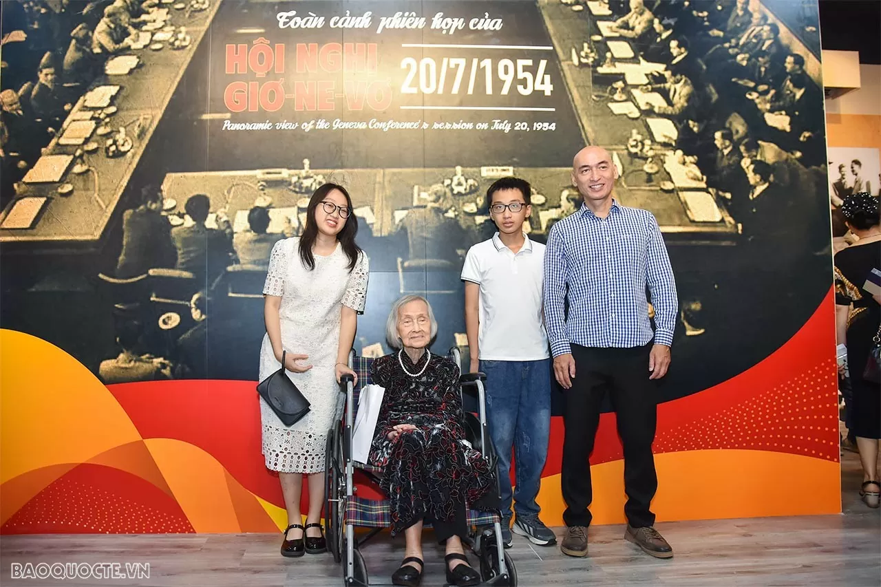 Triển lãm ‘Hiệp định Geneve về đình chỉ chiến sự ở Việt Nam-Mốc son lịch sử của nền Ngoại giao cách mạng Việt Nam’ Toàn cảnh khai mạc Triển lãm Hiệp định Geneva về đình chỉ chiến sự ở Việt Nam