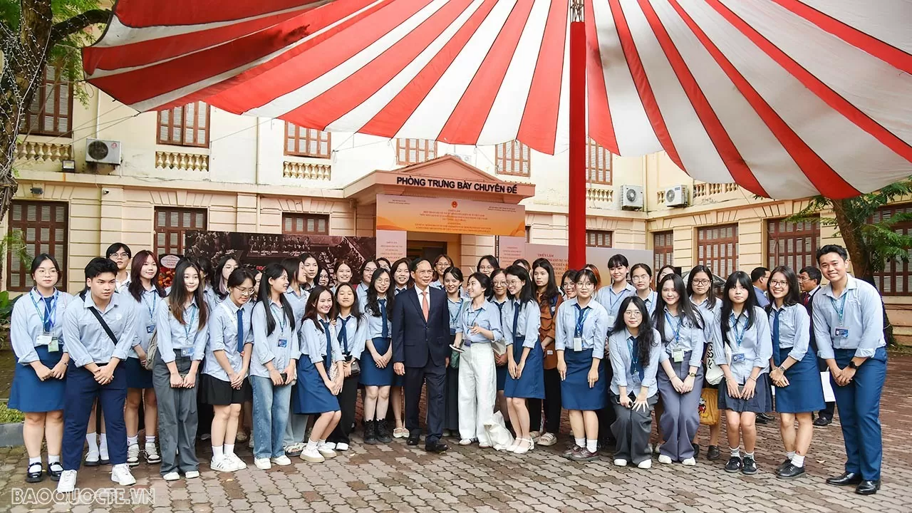 Triển lãm ‘Hiệp định Geneve về đình chỉ chiến sự ở Việt Nam-Mốc son lịch sử của nền Ngoại giao cách mạng Việt Nam’ Toàn cảnh khai mạc Triển lãm Hiệp định Geneva về đình chỉ chiến sự ở Việt Nam