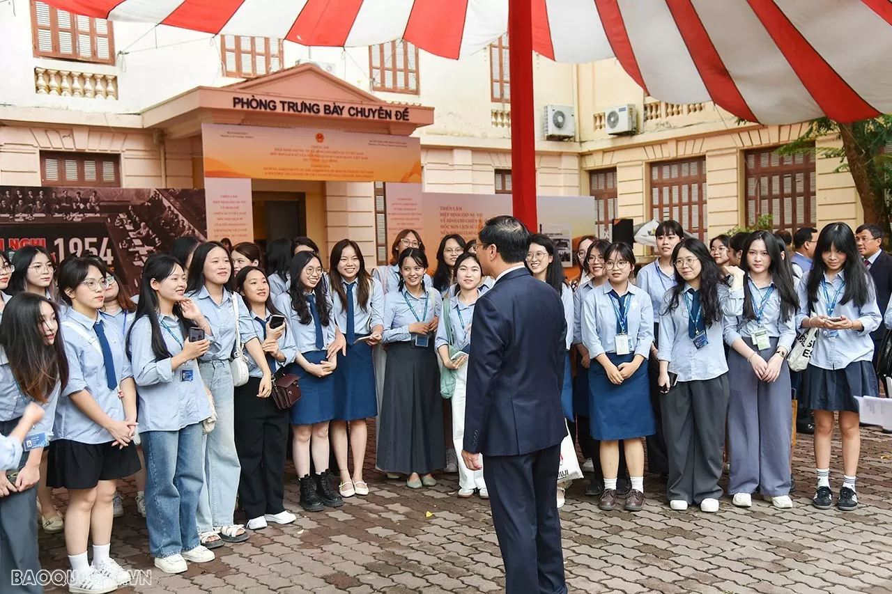 Triển lãm ‘Hiệp định Geneve về đình chỉ chiến sự ở Việt Nam-Mốc son lịch sử của nền Ngoại giao cách mạng Việt Nam’ Toàn cảnh khai mạc Triển lãm Hiệp định Geneva về đình chỉ chiến sự ở Việt Nam