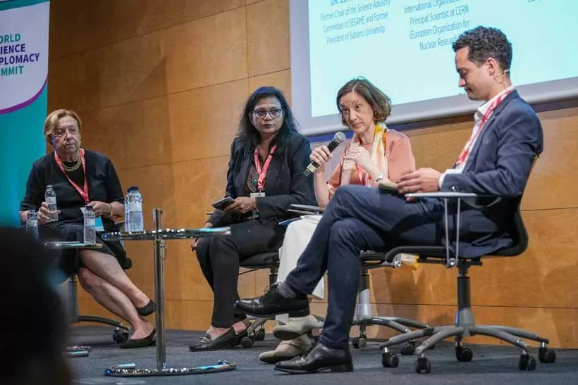 Các đại biểu tham dự Hội nghị thượng đỉnh Ngoại giao khoa học thế giới tại Barcelona, Tây Ban Nha từ ngày 5-10/7. (Nguồn: Mordern Diplomacy) Các đại biểu tham dự Hội nghị thượng đỉnh Ngoại giao khoa học thế giới tại Barcelona, Tây Ban Nha từ ngày 5-10/7. (Nguồn: Mordern Diplomacy)